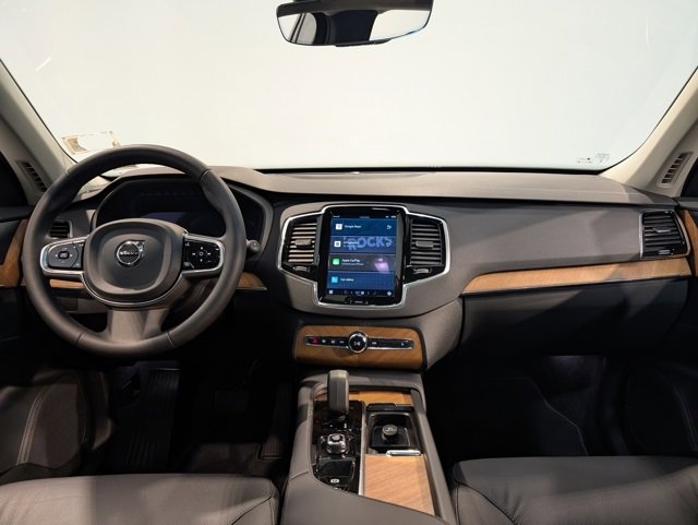 Used 2023 Volvo XC90 B6 Plus w/ Protection Package image 15