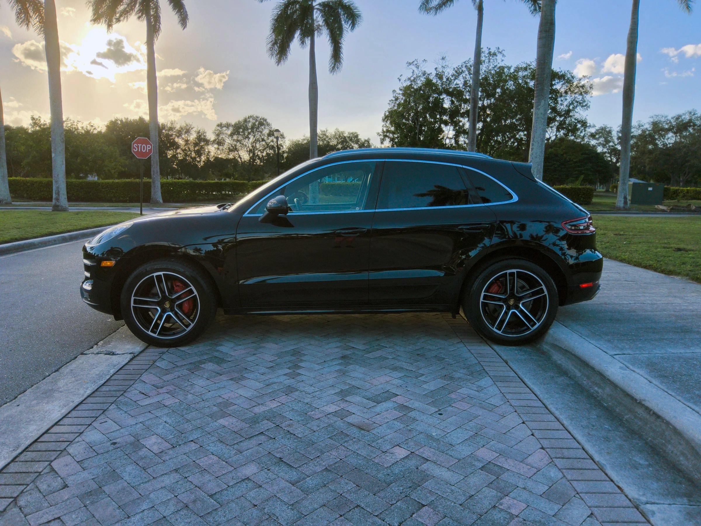 Used 2018 Porsche Macan Turbo AWD/4WD image 4