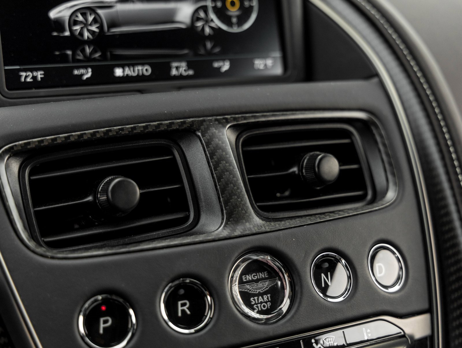 Used 2023 Aston Martin DBS Coupe image 31