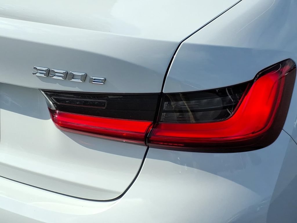 Used 2021 BMW 330e xDrive AWD/4WD image 9