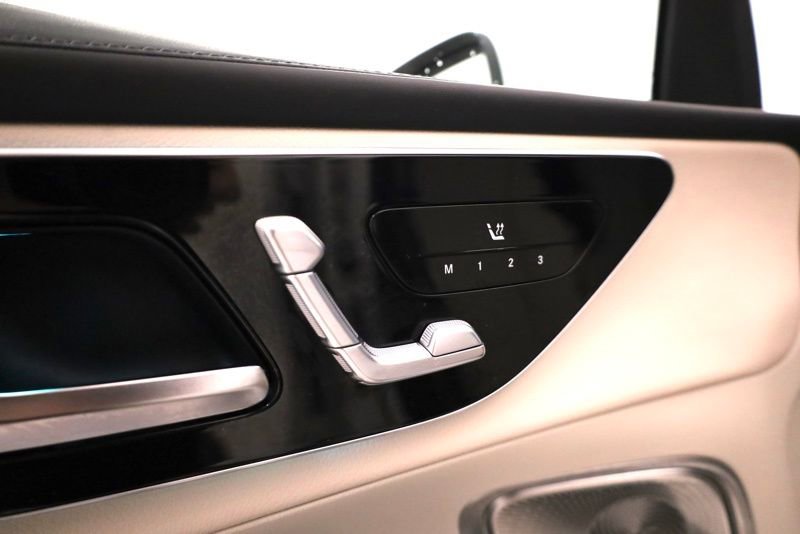 Used 2023 Mercedes-Benz GLC 300 4MATIC image 11