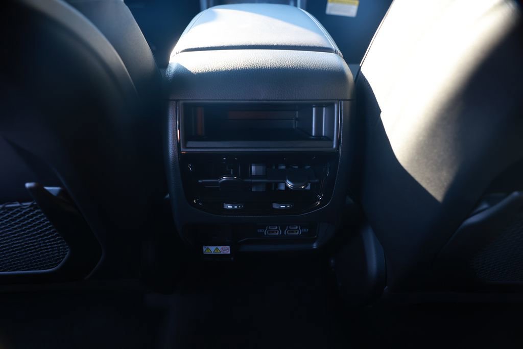 New 2025 Jeep Grand Cherokee Altitude image 27