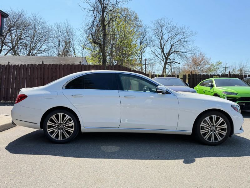 Used 2018 Mercedes-Benz E 400 4MATIC Sedan image 5