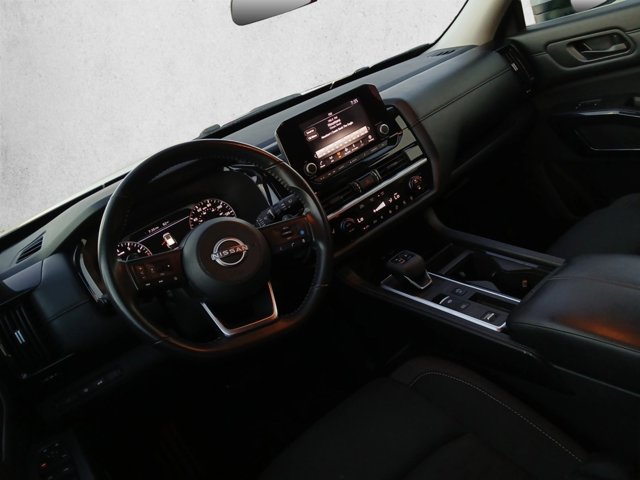 Used 2025 Nissan Pathfinder SV FWD image 6