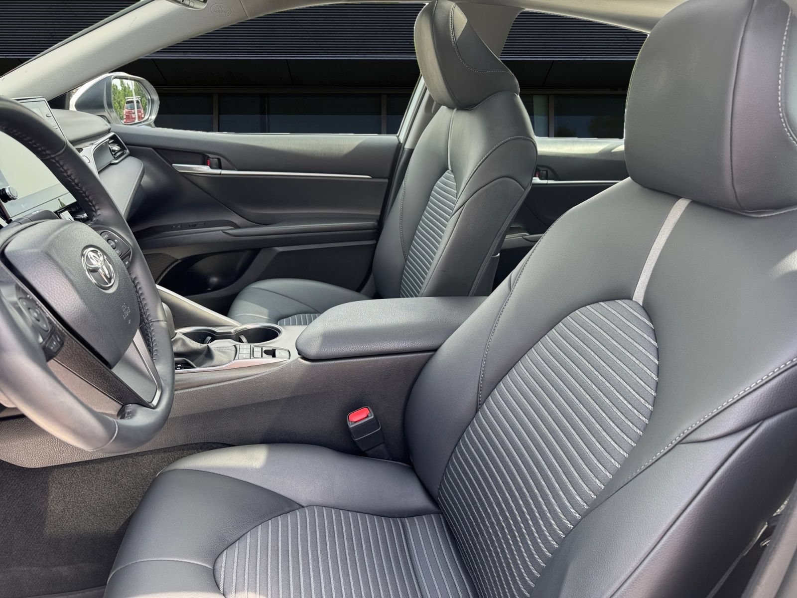 Used 2023 Toyota Camry SE w/ Audio Upgrade Package FWD image 2
