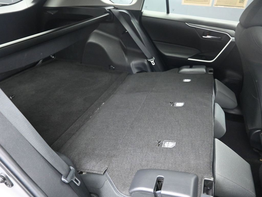 Used 2022 Toyota RAV4 XLE image 26