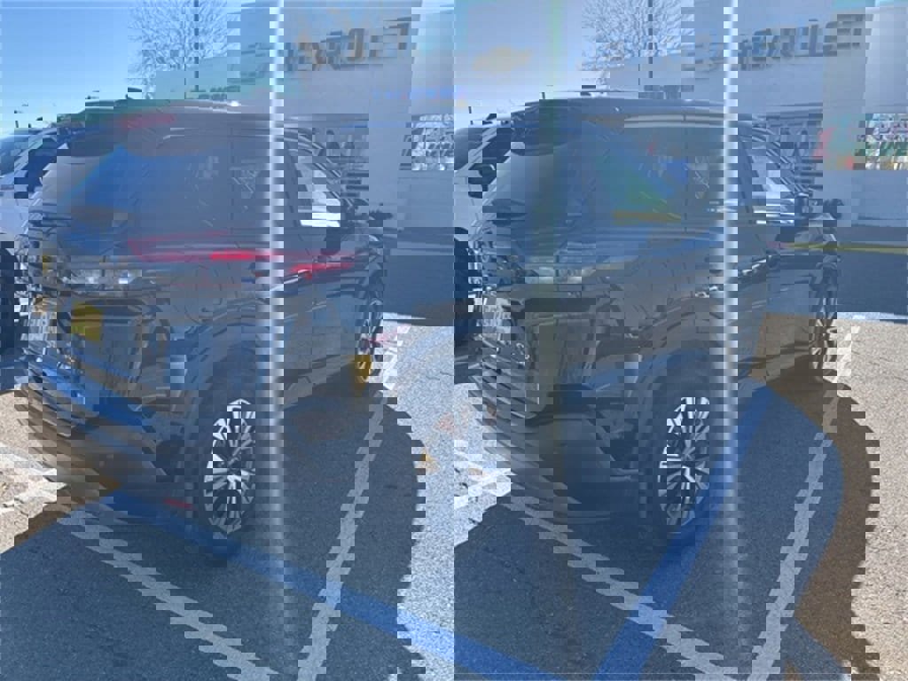 Used 2023 Nissan Rogue SV image 3