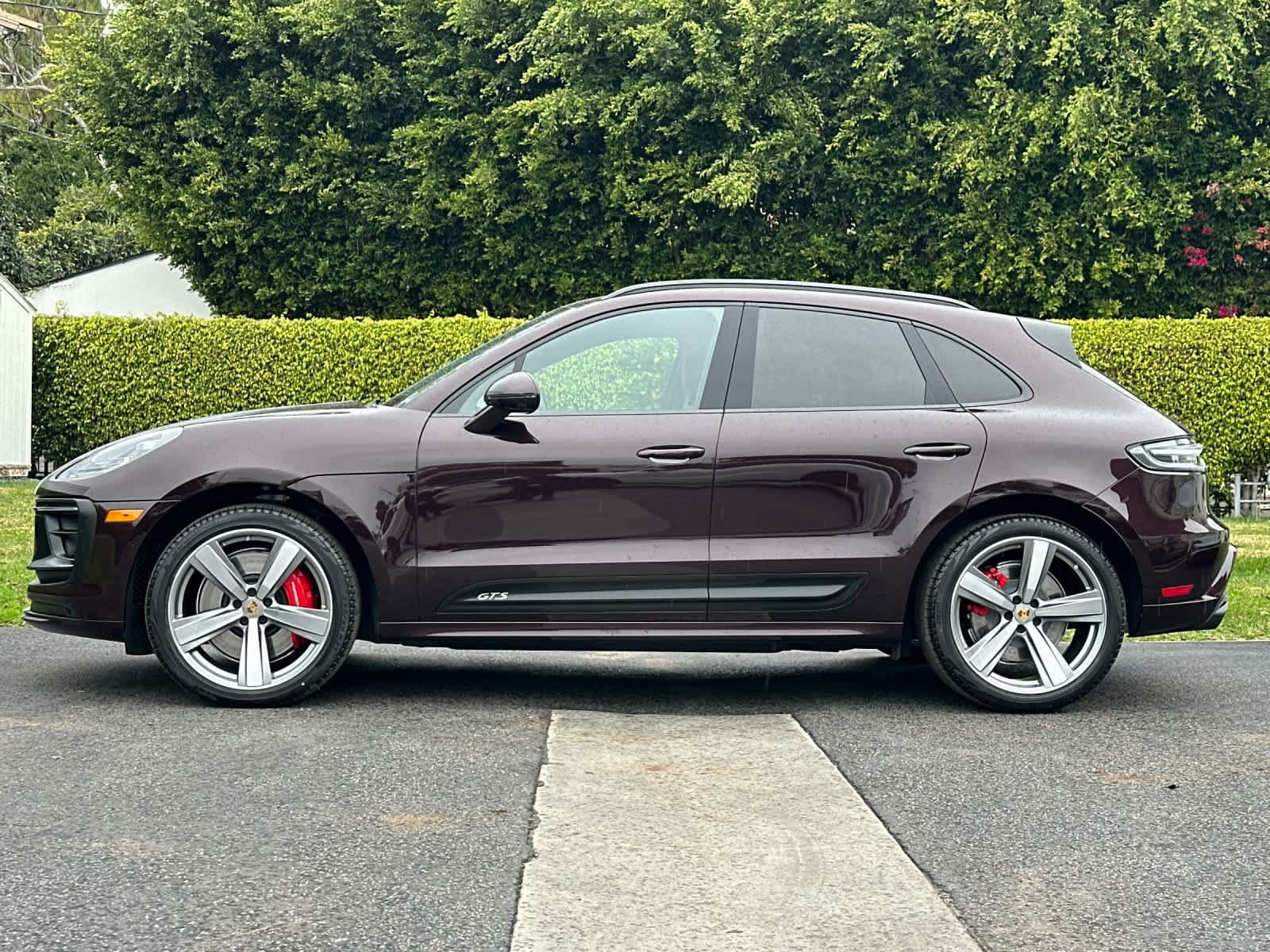 Certified 2025 Porsche Macan GTS AWD/4WD image 2