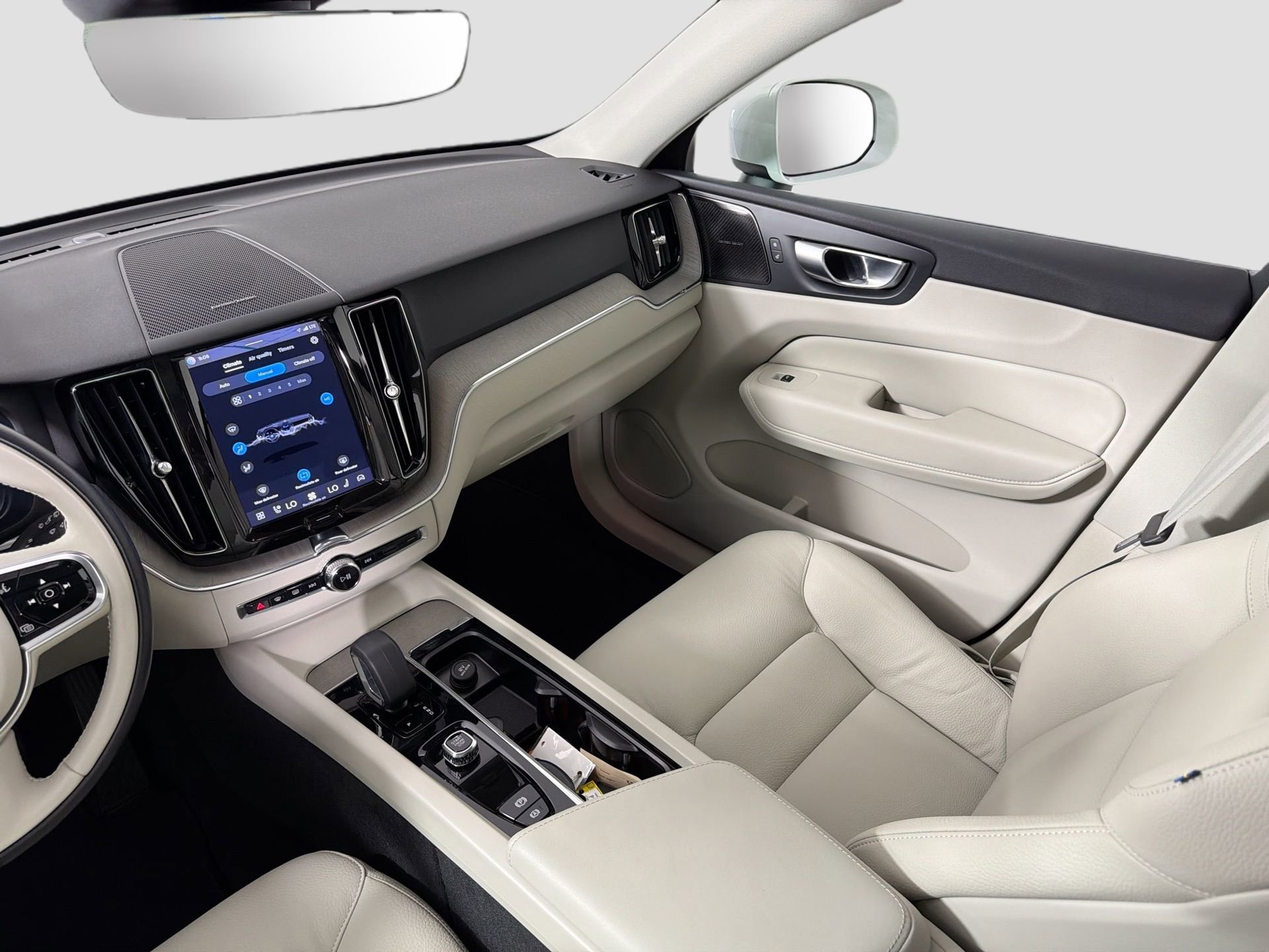 Certified 2023 Volvo XC60 B5 Plus w/ Protection Package Premier FWD image 25
