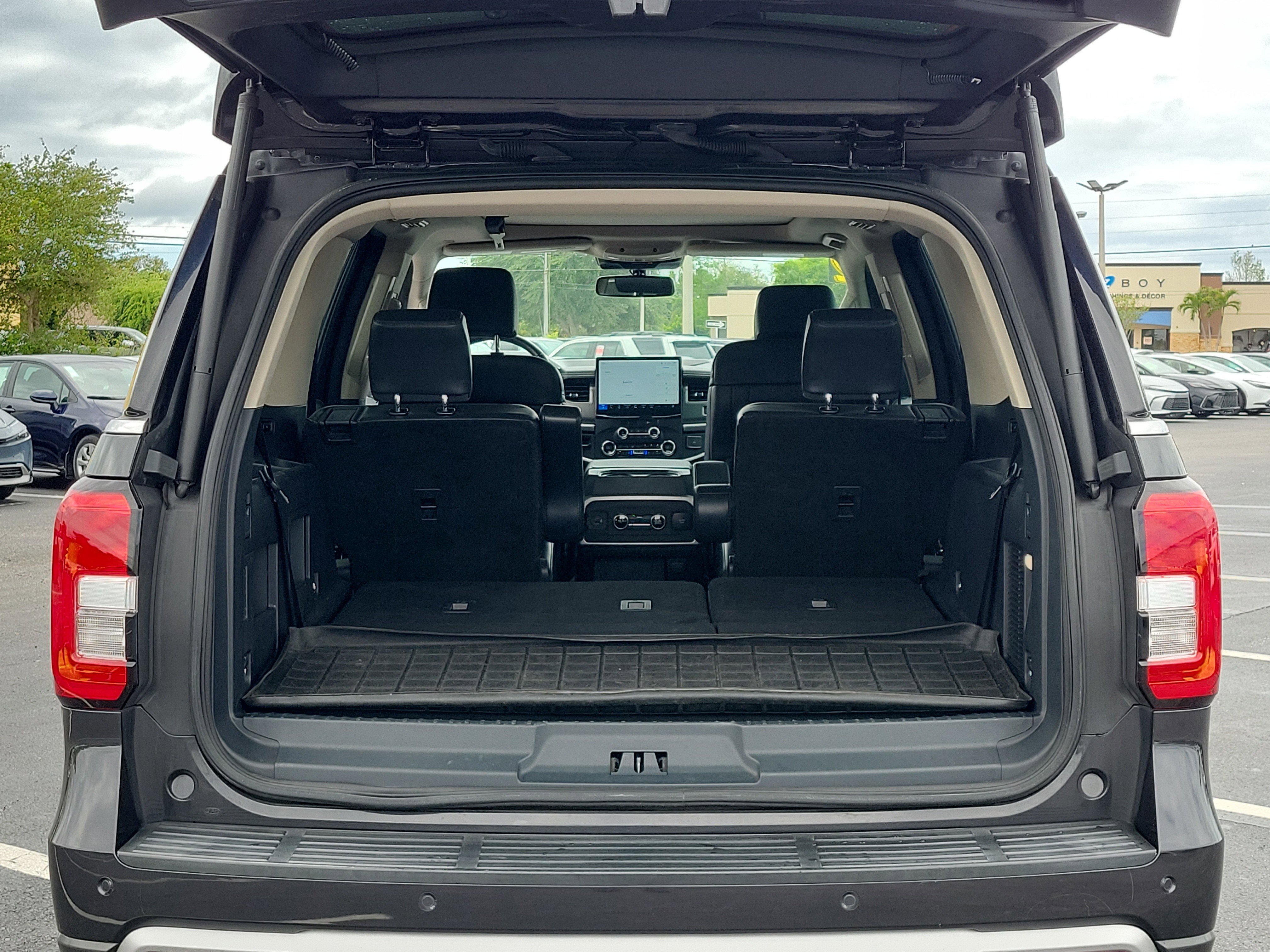 Used 2022 Ford Expedition XLT RWD image 12