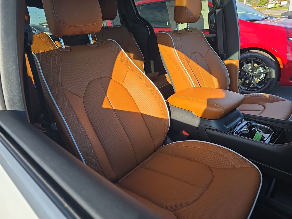 New 2026 Chrysler Pacifica Pinnacle image 26