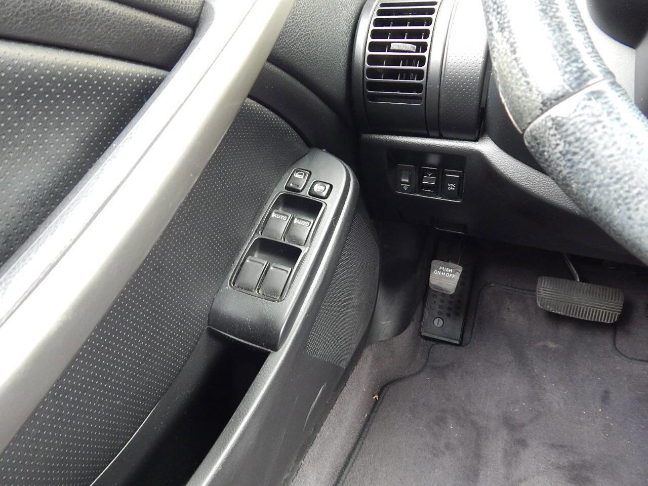 Used 2004 INFINITI G35 Sedan w/ Sport-Tuned Suspension Pkg image 23