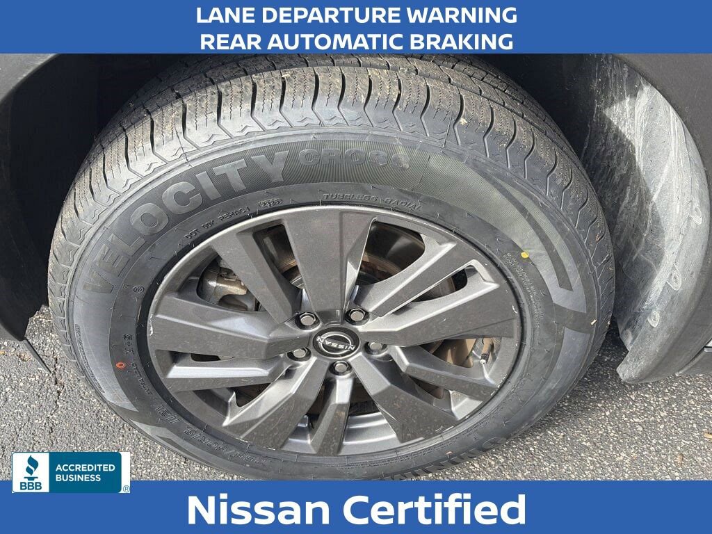 Certified 2025 Nissan Pathfinder SV image 9
