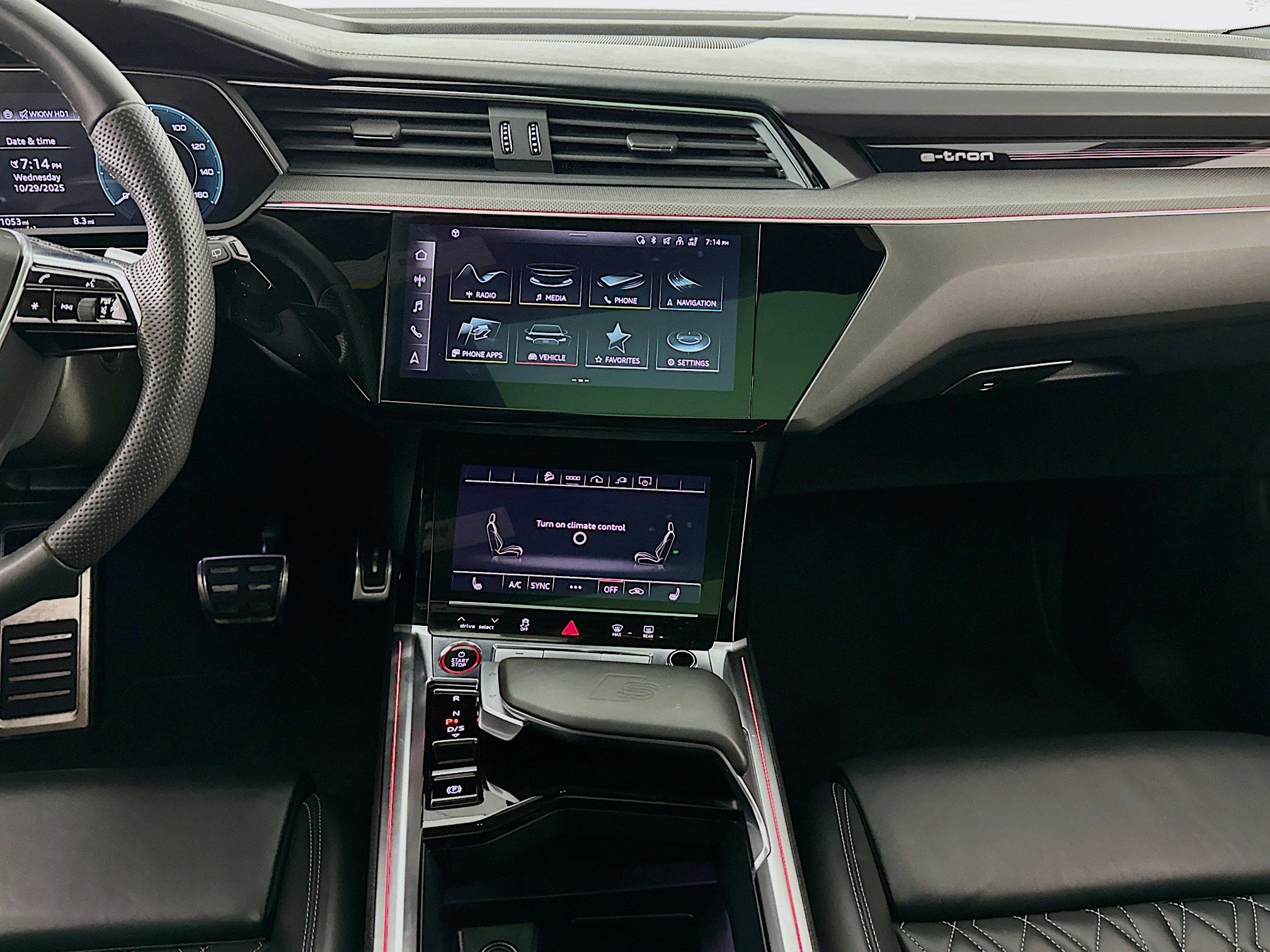 Used 2024 Audi SQ8 e-tron Premium Plus w/ Black Optic Package image 11