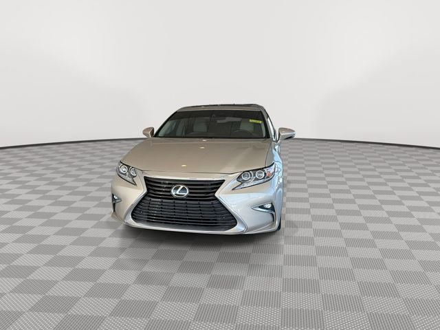 Used 2016 Lexus ES 350 w/ Luxury Package w/Wood Trim image 4
