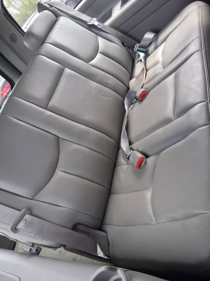 Used 2006 Chevrolet Suburban LT w/ Preferred Equipment Group AWD/4WD image 12
