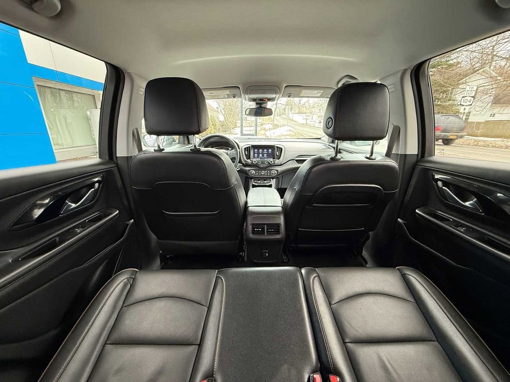 Used 2023 GMC Terrain AT4 image 32