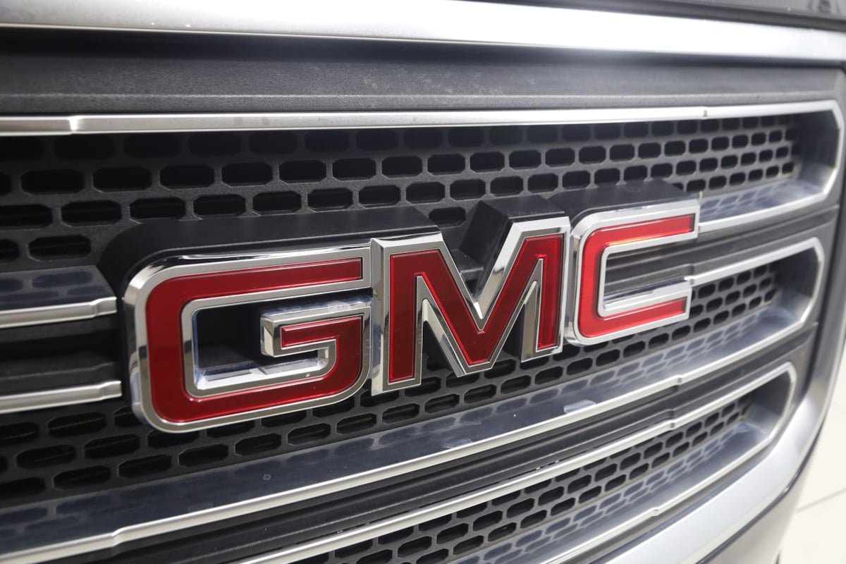Used 2017 GMC Acadia Limited SLT AWD/4WD image 16