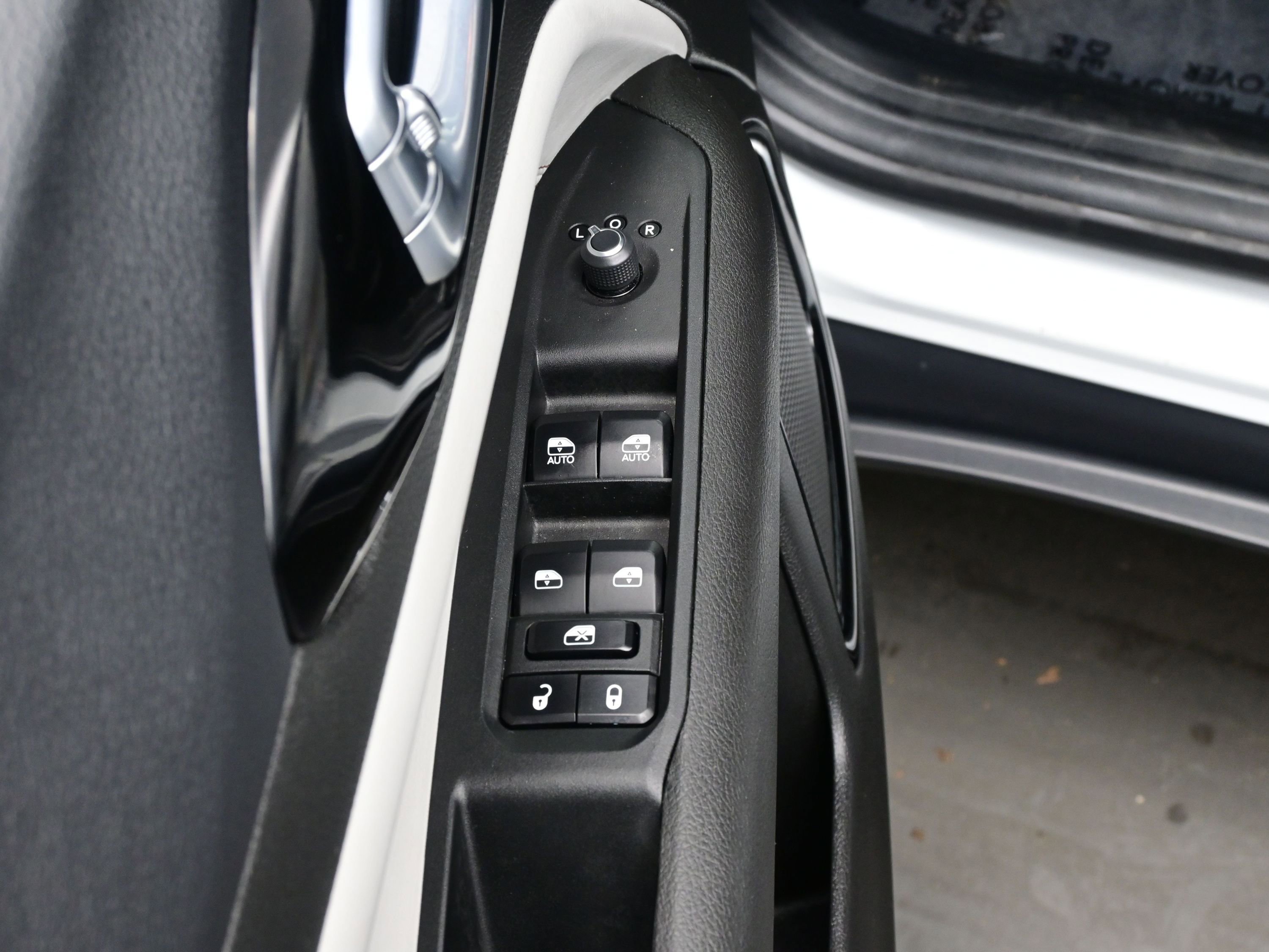 Used 2024 Jeep Compass Limited image 10