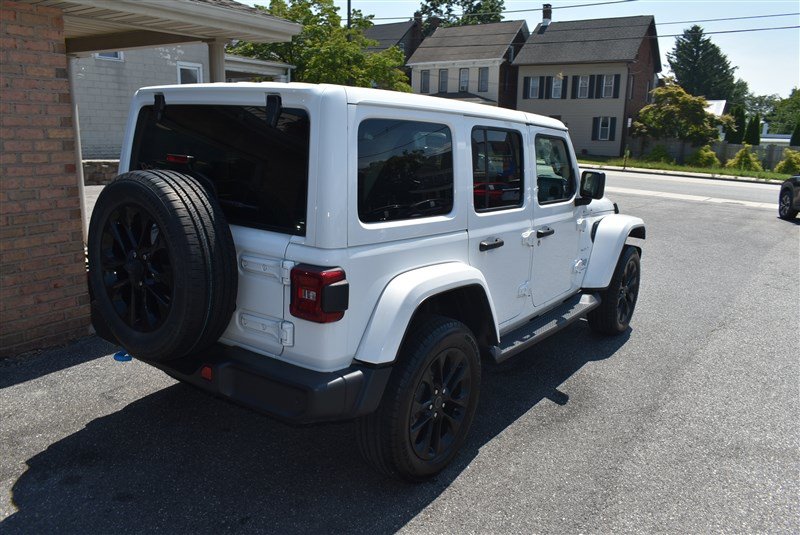 Used 2024 Jeep Wrangler Unlimited Sahara w/ Technology Group AWD/4WD image 4