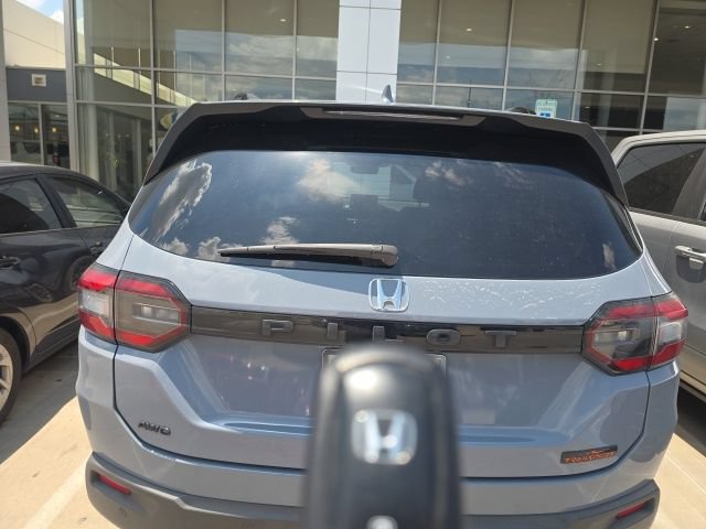 Used 2023 Honda Pilot TrailSport image 5
