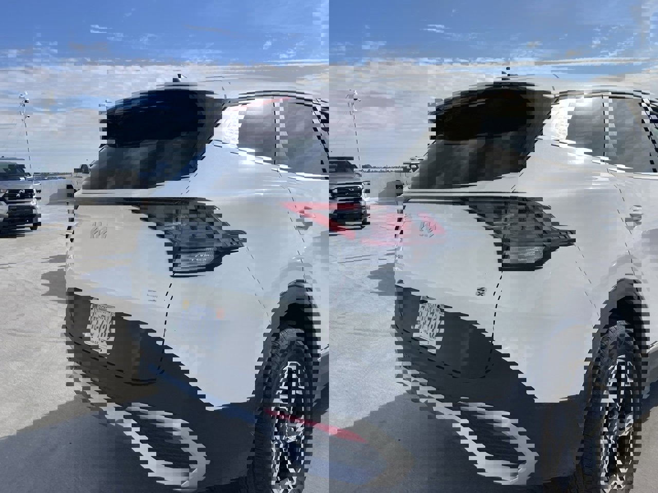 Used 2024 Kia Sportage LX image 4