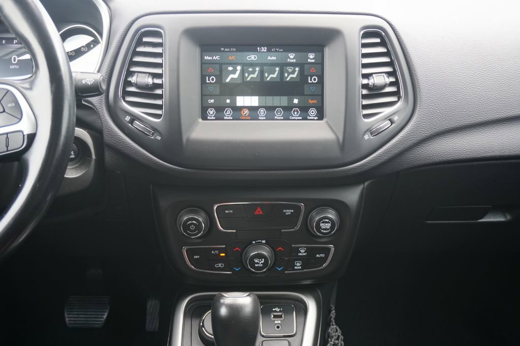 Used 2019 Jeep Compass Latitude image 27
