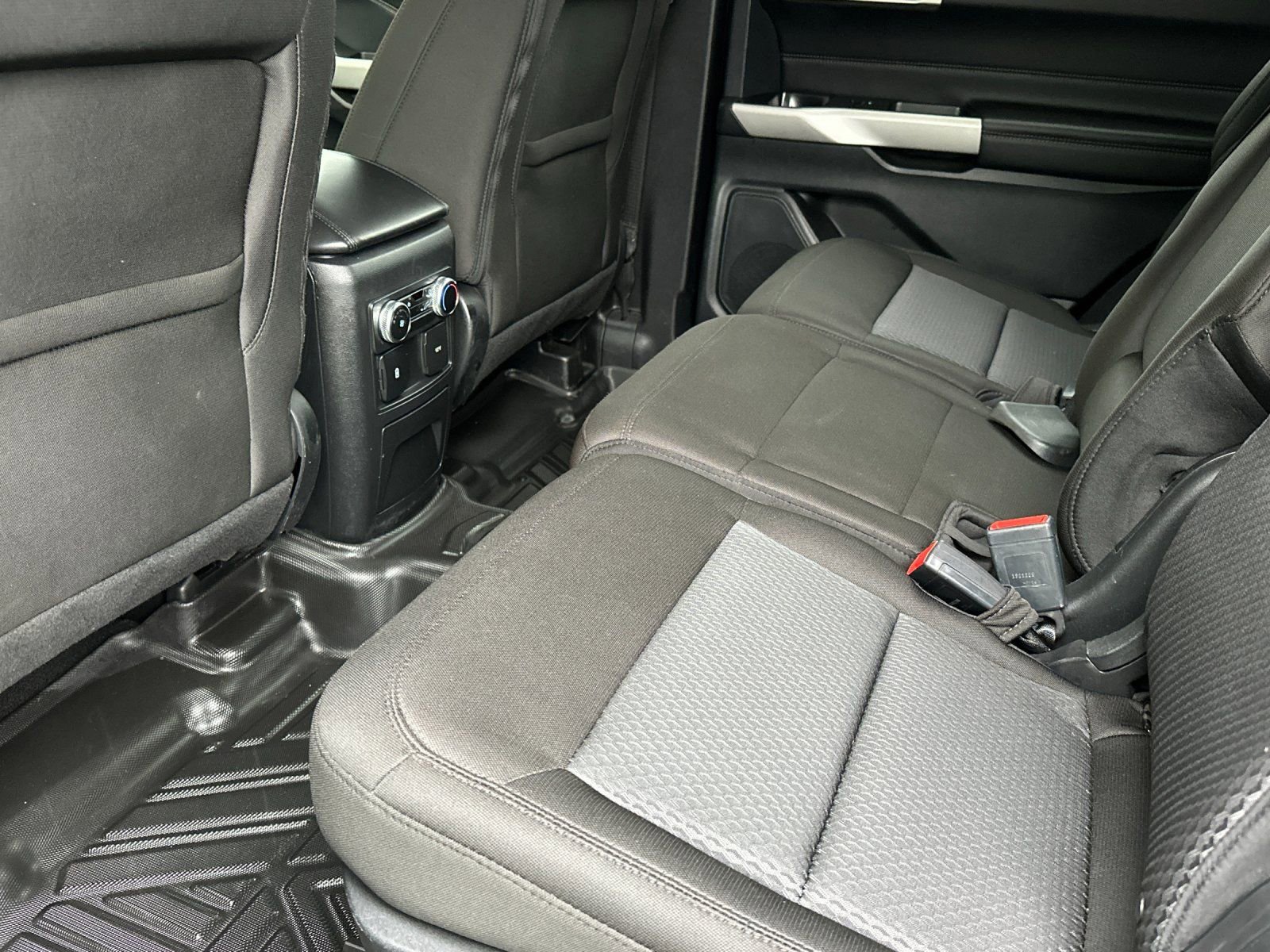 Used 2022 Ford Explorer XLT RWD image 12