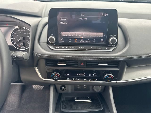 Used 2025 Nissan Rogue SV FWD image 12