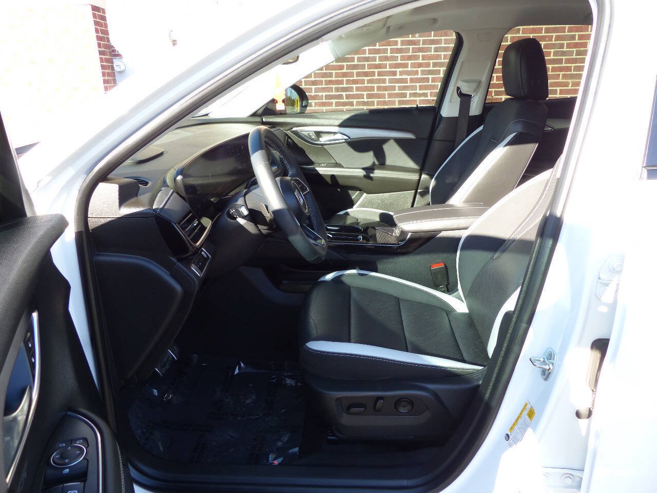 Used 2025 Buick Envision Sport Touring AWD/4WD image 21