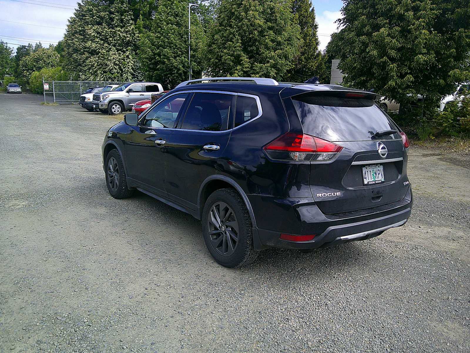 Used 2018 Nissan Rogue SV AWD/4WD image 3