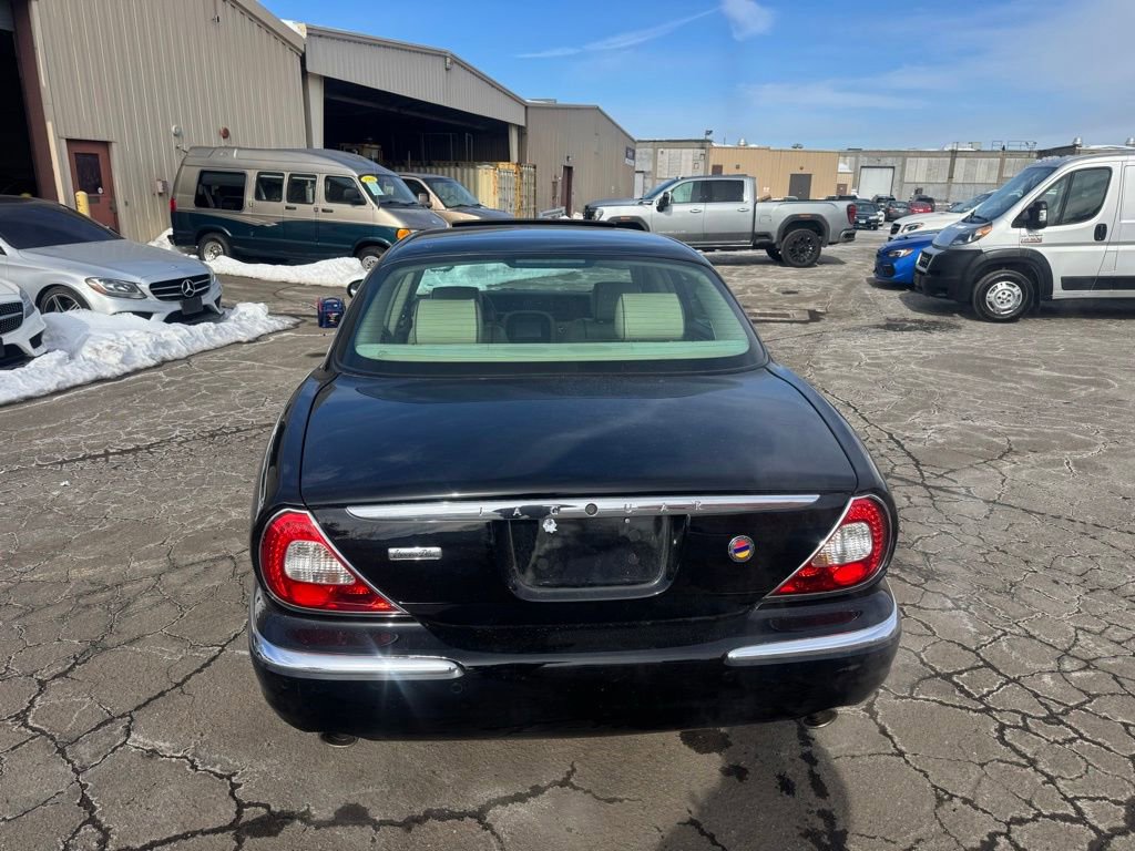 Used 2005 Jaguar XJ8 image 8
