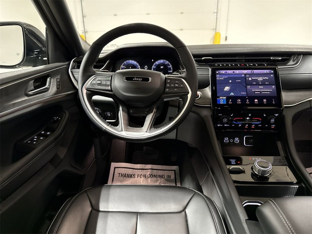 Used 2025 Jeep Grand Cherokee Limited image 20