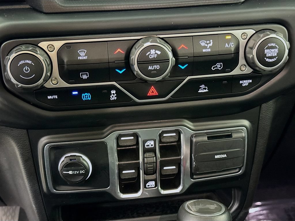 Used 2023 Jeep Wrangler Unlimited Sahara AWD/4WD image 18