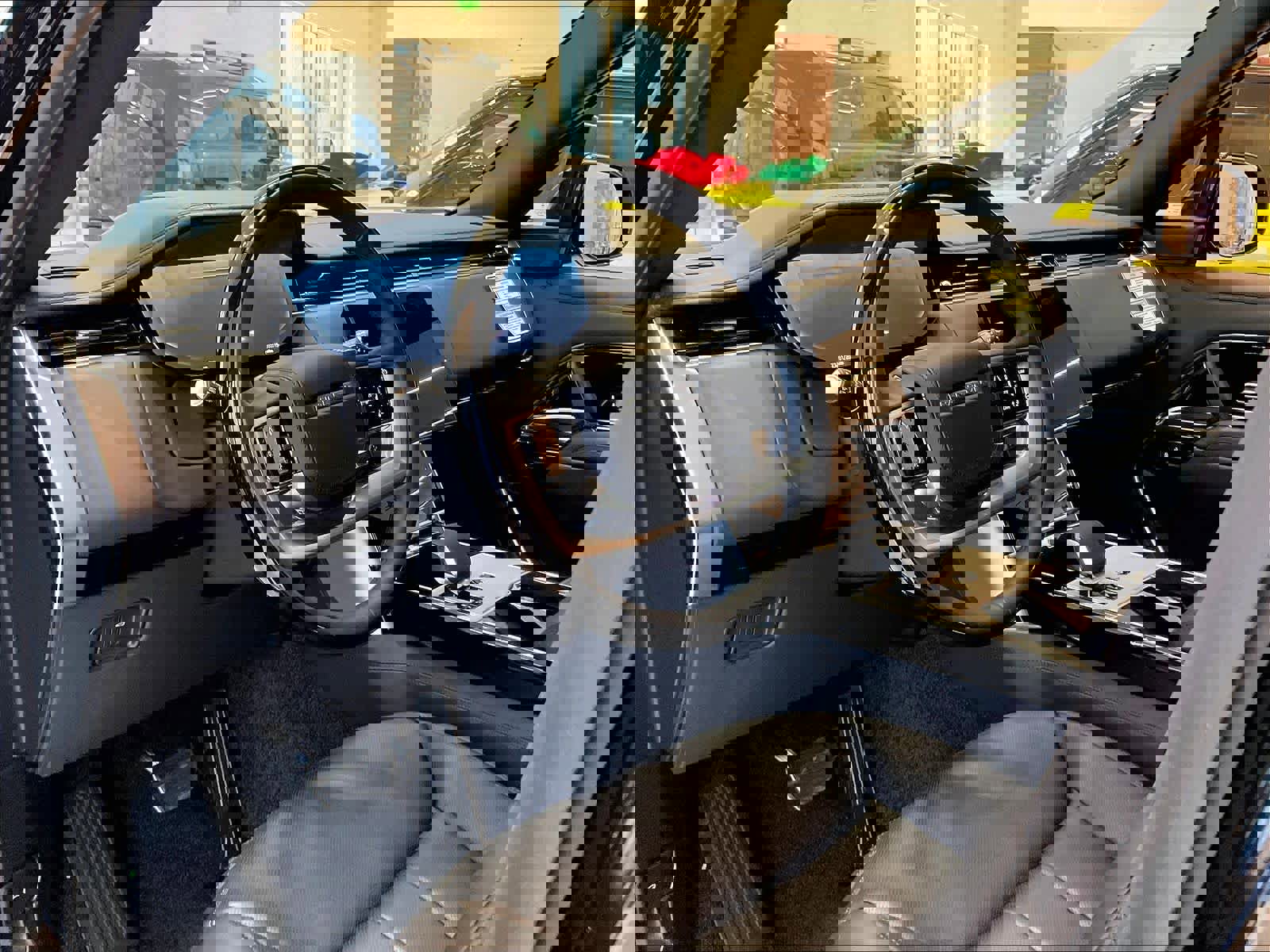 New 2025 Land Rover Range Rover SE image 7