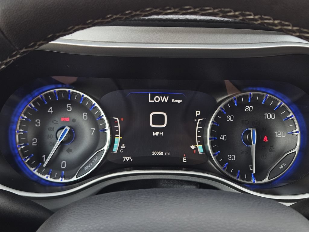 Used 2024 Chrysler Pacifica Touring FWD image 15