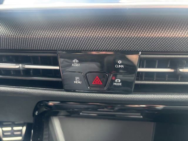 New 2025 Volkswagen GTI SE FWD image 31