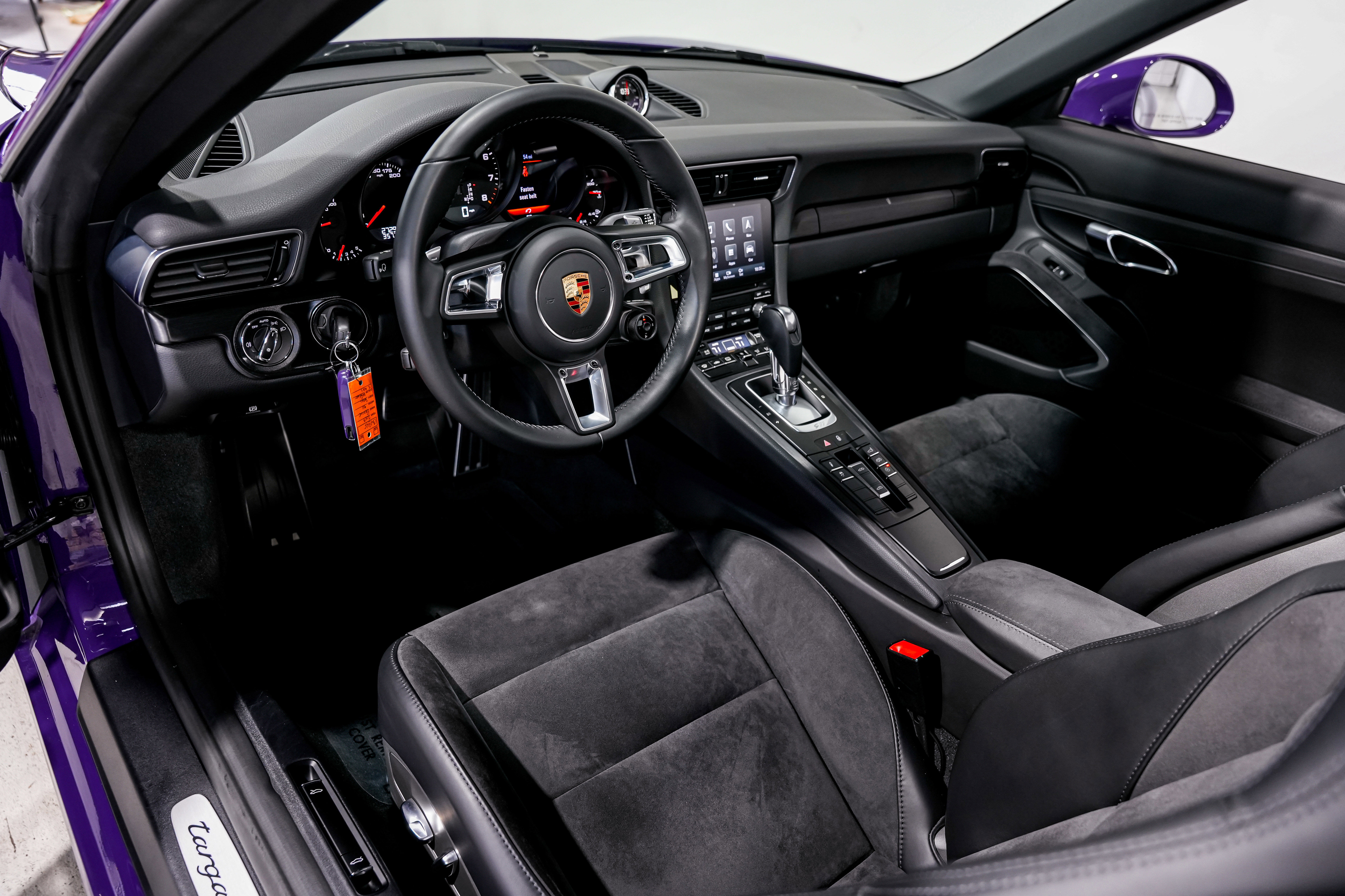 Used 2018 Porsche 911 Targa 4 GTS image 9