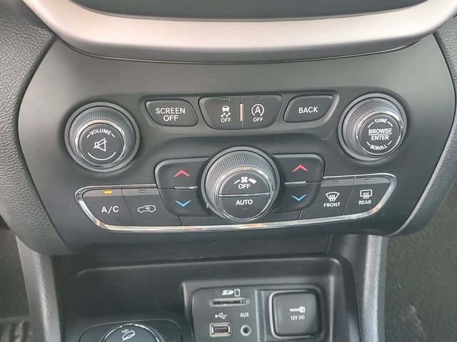 Used 2017 Jeep Cherokee Overland w/ Technology Group AWD/4WD image 17