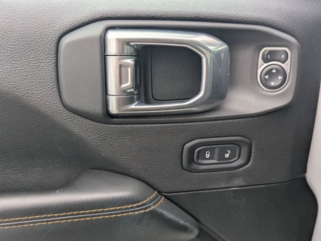Used 2025 Jeep Wrangler Unlimited Sahara AWD/4WD image 14