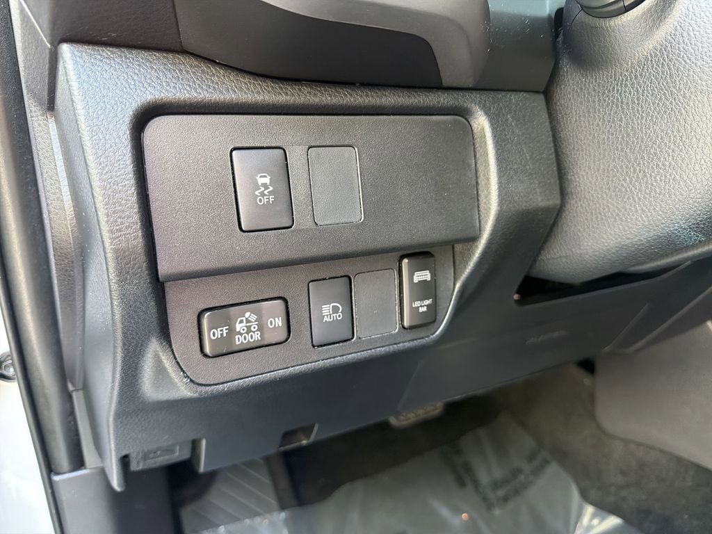 Used 2020 Toyota Tacoma SR5 image 31