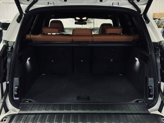 New 2026 BMW X5 xDrive40i w/ M Sport Package AWD/4WD image 11