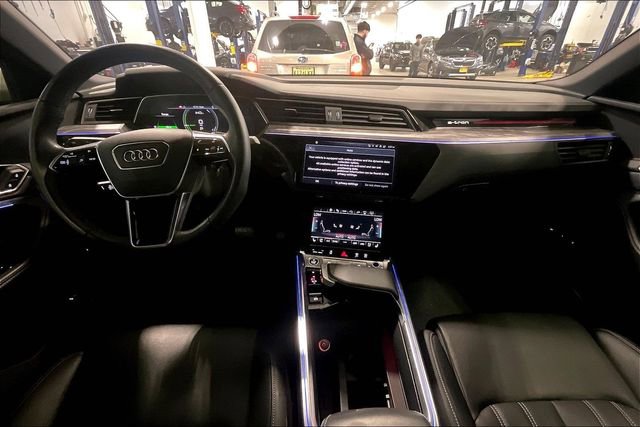 Used 2024 Audi Q8 e-tron Prestige w/ Prestige Package image 15