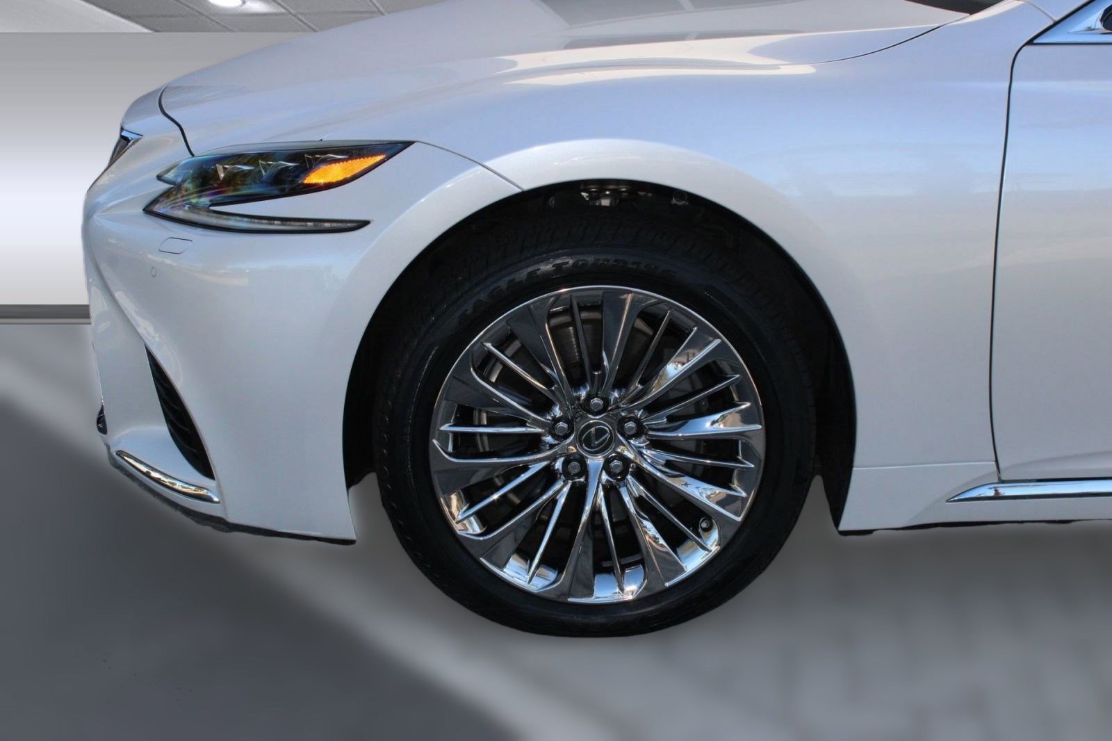 Used 2018 Lexus LS 500 AWD w/ Luxury Package image 12