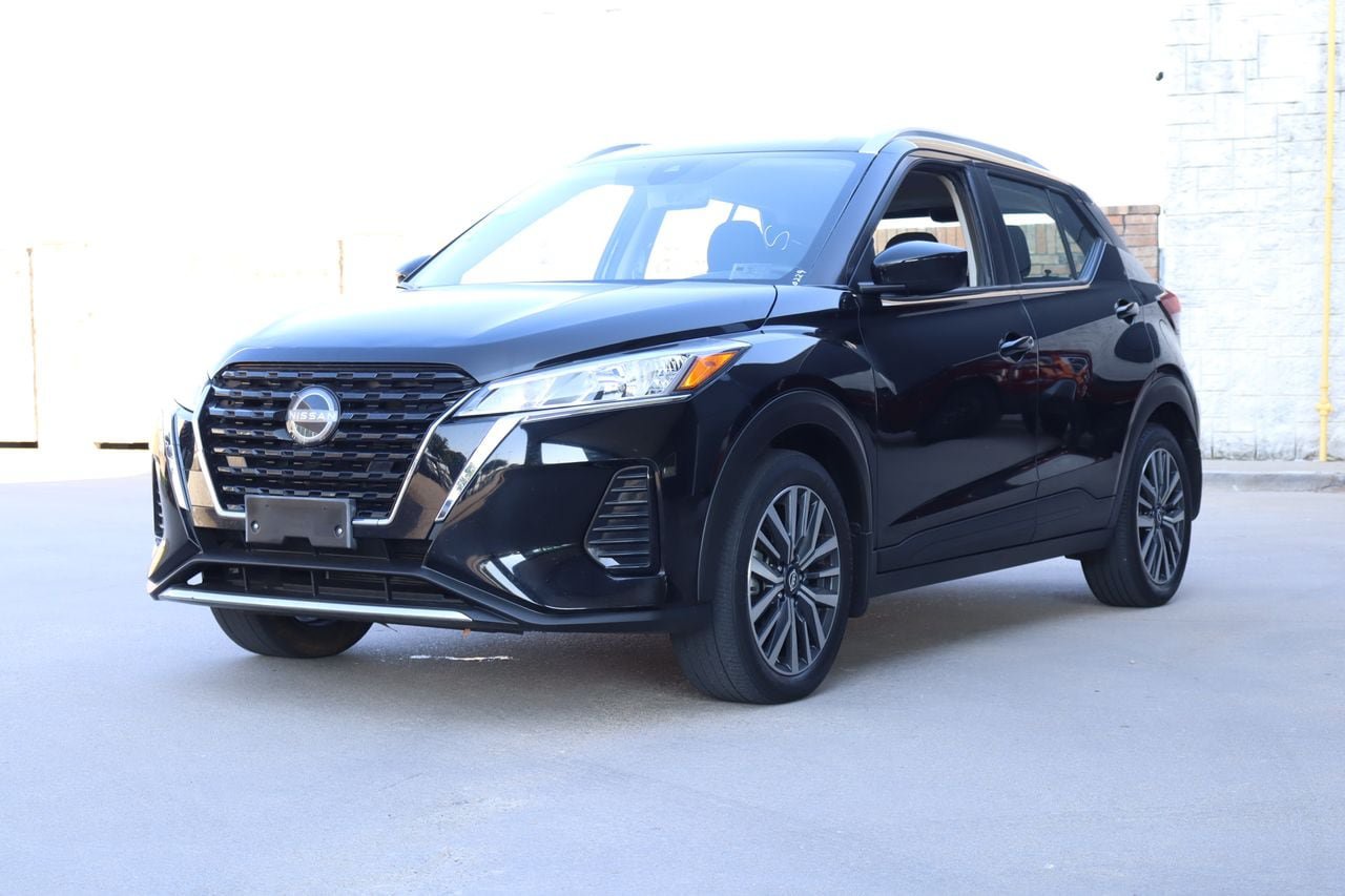Used 2022 Nissan Kicks SV w/ Interior Electronics Package FWD image 2