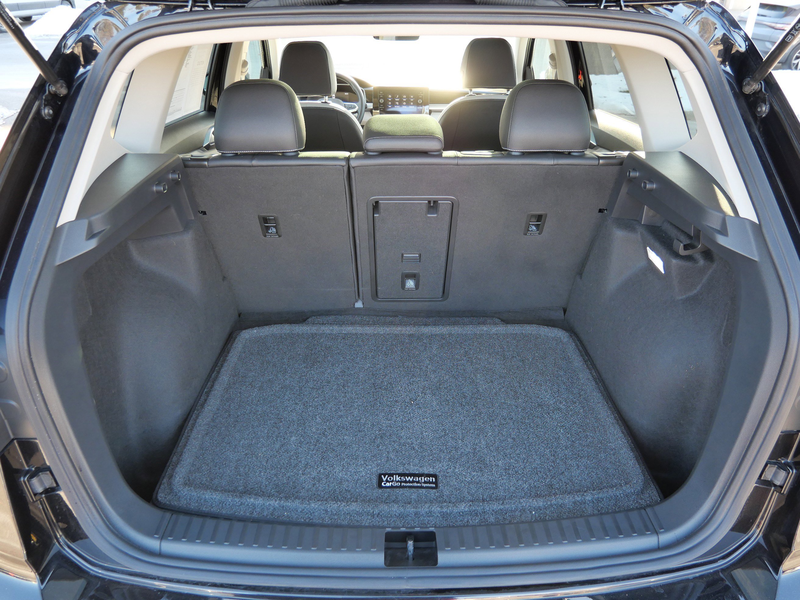 Certified 2025 Volkswagen Taos SE image 18