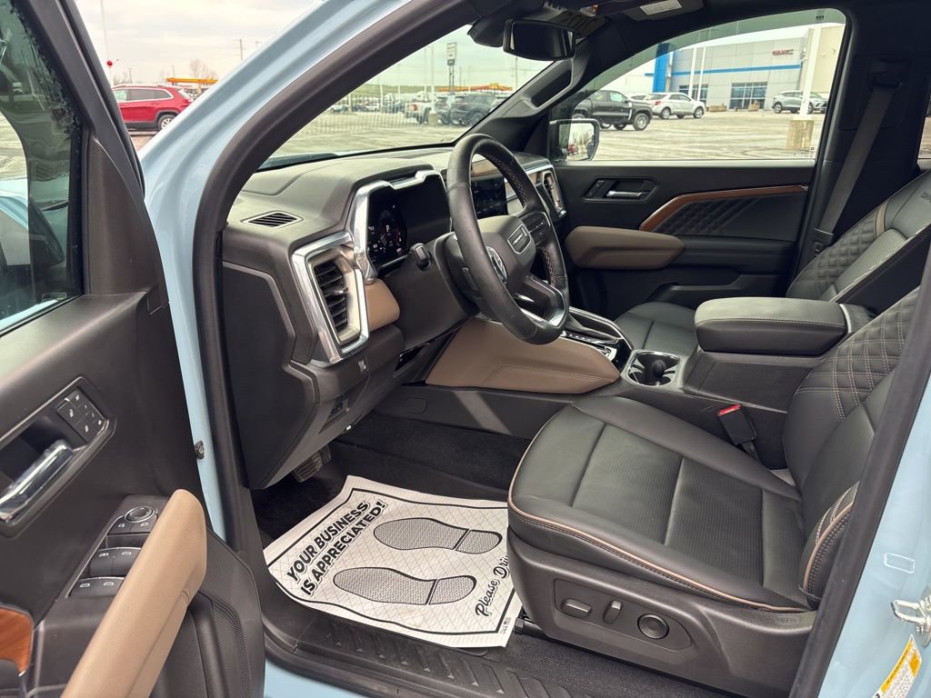 Used 2025 GMC Canyon Denali image 17