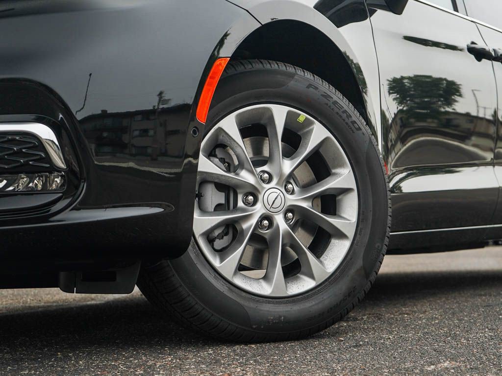 New 2026 Chrysler Pacifica Select AWD/4WD image 6
