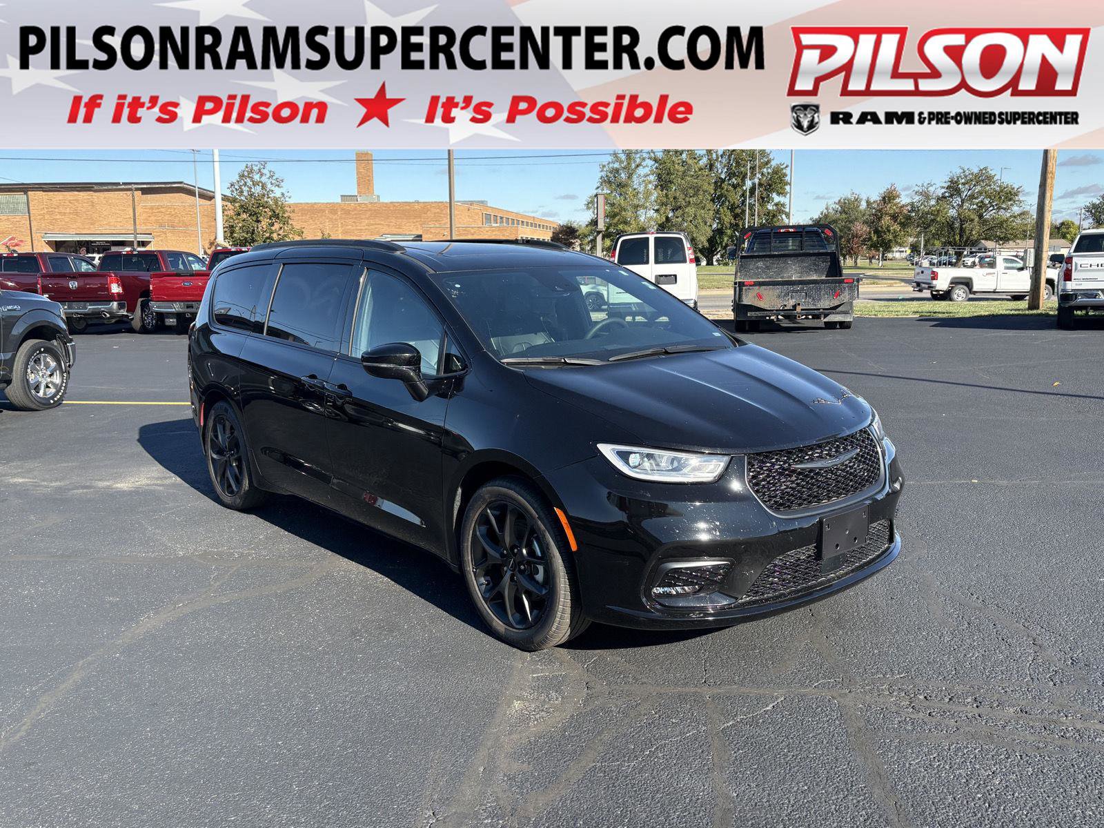 Used 2025 Chrysler Pacifica Limited image 1