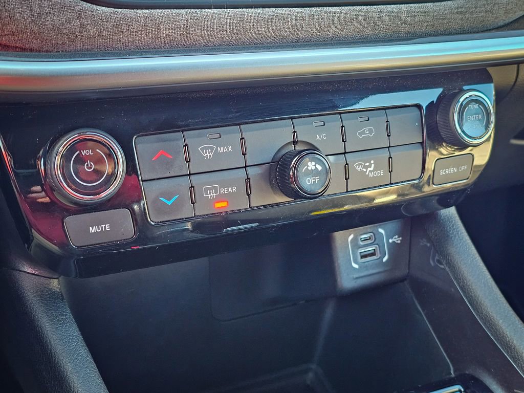 Used 2024 Jeep Compass Latitude image 24